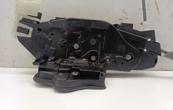 Mercedes-Benz CLA C118 X118 Front door lock A0997203202