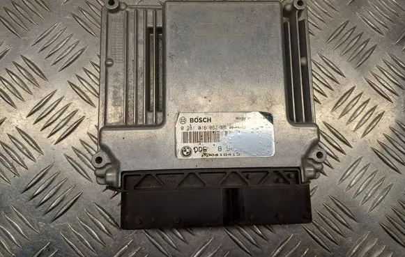 BMW 1 E81 E87 Engine control unit/module 0281016067
