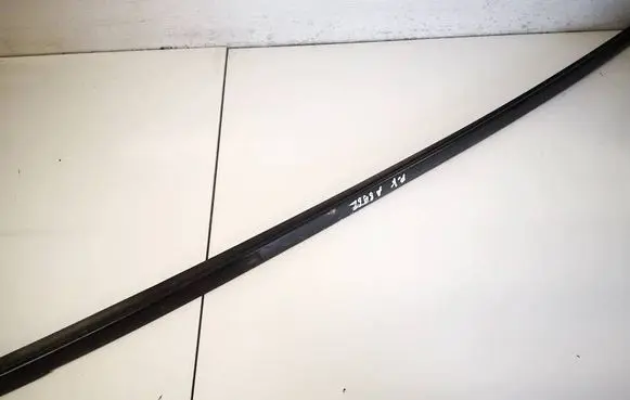 Toyota Avensis Verso Windshield trim 
