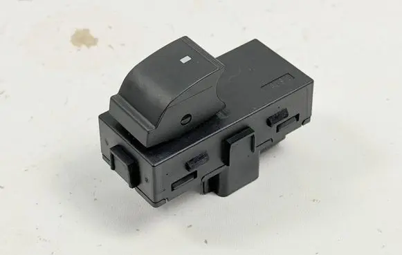 Cadillac Escalade Quarter vent window switch 15888175 15774773