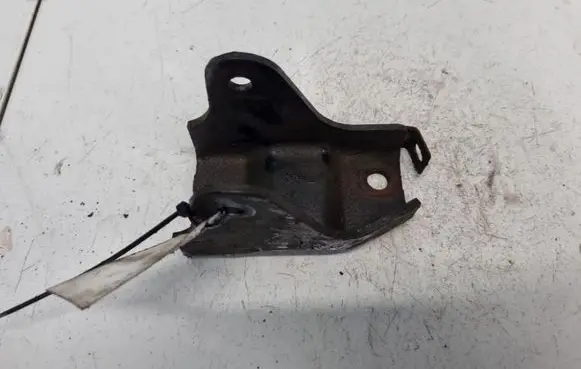 Mitsubishi Endeavor Engine mounting bracket