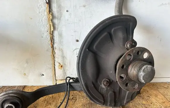 Mercedes-Benz E W211 Front wheel hub spindle knuckle