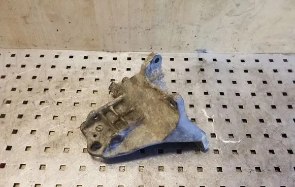 Subaru Outback Engine mounting bracket