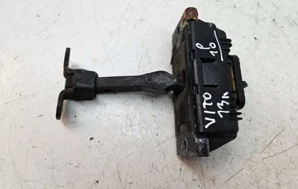 Mercedes-Benz Vito Viano W639 Front door check strap stopper