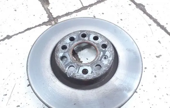 Volkswagen PASSAT B6 Front brake disc
