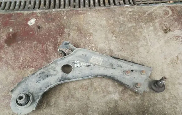 Citroen C4 II Picasso Front lower control arm/wishbone 7AAA200169261A