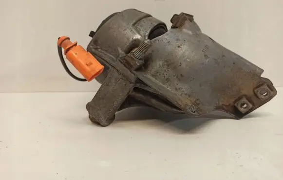Engine mount vacuum valve