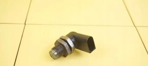 BMW 3 E90 E91 Fuel pressure sensor 0281002497 30SP3
