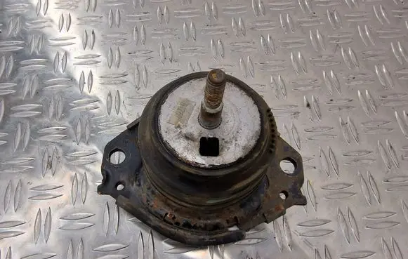 Jeep Grand Cherokee Engine mount bracket 52124677AG