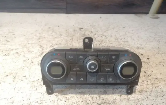 Nissan Qashqai Climate control unit