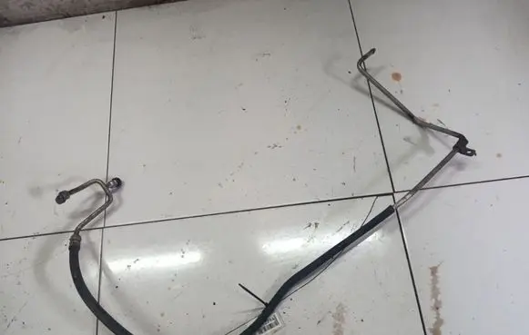 KIA Sorento Air conditioning (A/C) pipe/hose 
