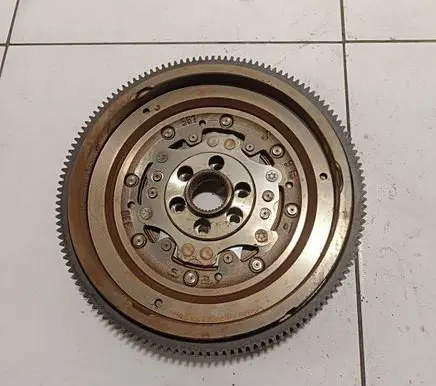 Volkswagen Transporter - Caravelle T5 Flywheel 561