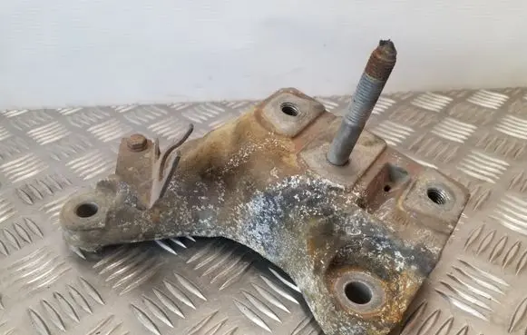 Seat Alhambra (Mk1) Engine mounting bracket