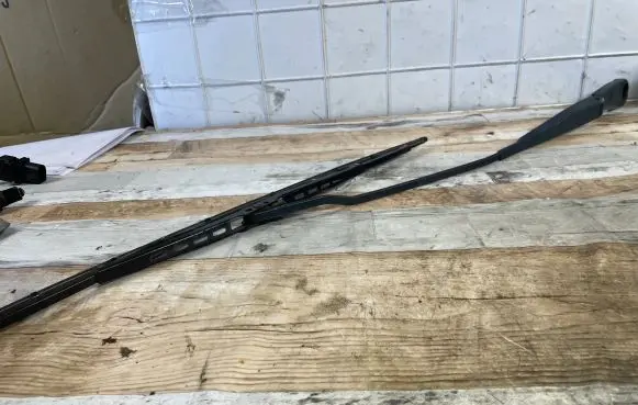 Chrysler Sebring (JS) Front wiper blade arm 05303716AB