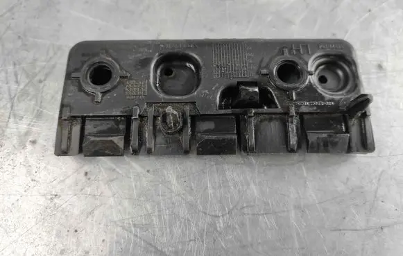 Volvo XC90 Fender mounting bracket 31378134