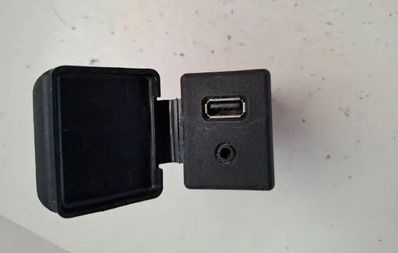 Opel Mokka AUX in-socket connector 20874710