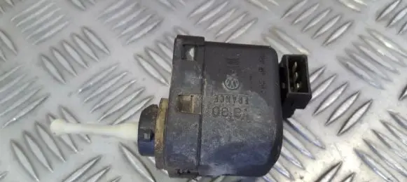 Audi A4 S4 B5 8D Headlight level adjustment motor 