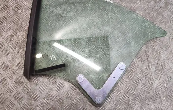 Audi A5 8T 8F Rear side window A011404