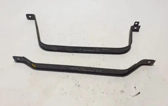 Fuel tank mounting bracket