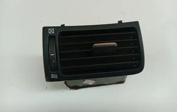 Toyota Avensis T250 Dash center air vent grill