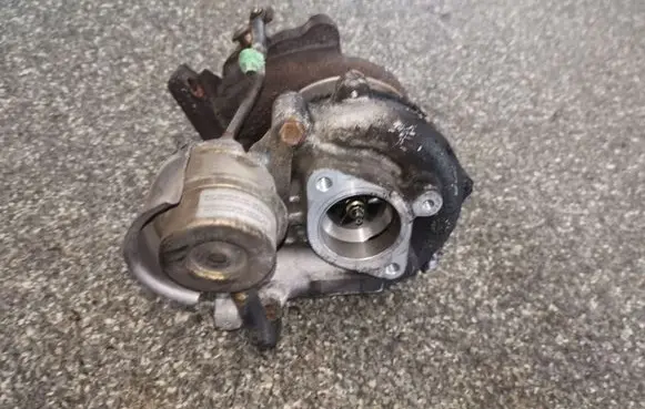 Nissan Almera Tino Turbo