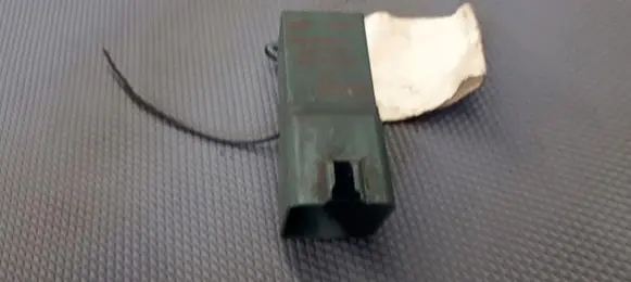 Ford Escort Fuel pump relay 93AG8C616CA
