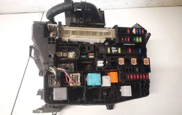 Toyota Auris 150 Fuse box set 9099xa1 9099-xa1