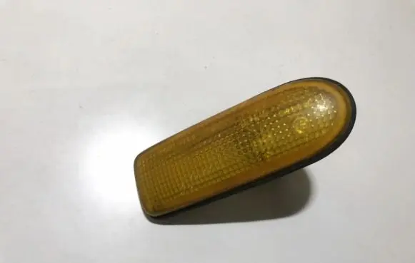 Front fender indicator light