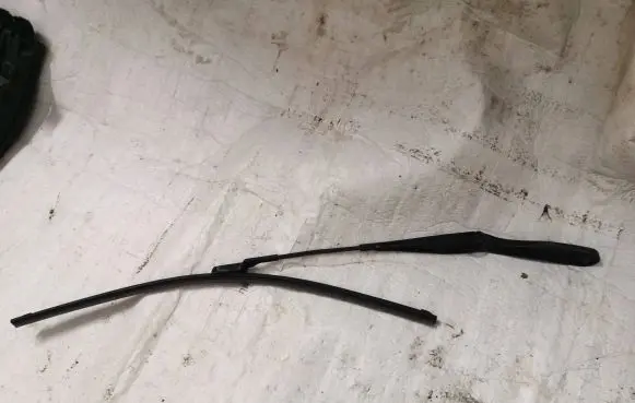 Volvo V50 Front wiper blade arm 30699997