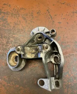 Audi A4 S4 B7 8E 8H Engine mounting bracket 8E0199351K