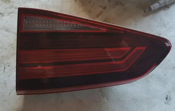 Volkswagen Golf VIII Tailgate rear/tail lights 5G0945094AH