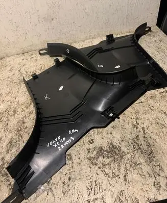 Volvo XC40 (B) pillar trim (bottom) 31457495