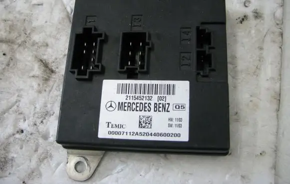 Mercedes-Benz E W211 Comfort/convenience module A2115452132