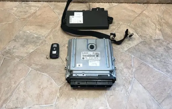 BMW 3 E90 E91 Engine ECU kit and lock set 8510221