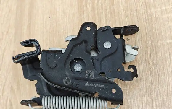 BMW 5 G30 G31 G38 Engine bonnet/hood lock/catch 7347409