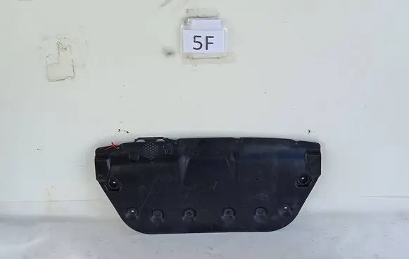 BMW 3 G20 G21 Engine splash shield/under tray 7428142