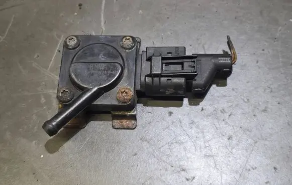 BMW 5 E60 E61 Exhaust gas pressure sensor 7789219