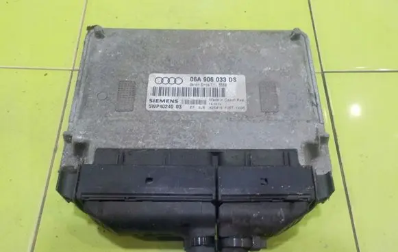Audi A3 S3 8P Engine control unit/module 5WP4024003 RP123