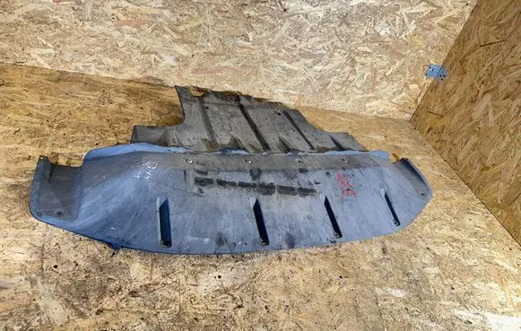 Audi Q7 4L Engine splash shield/under tray 7L8825437
