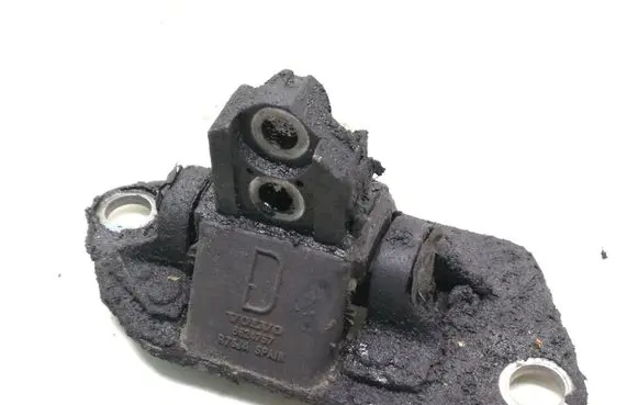 Volvo V70 Engine mount bracket 8624757