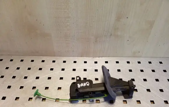 Volvo XC70 Fuel tank cap lock 86113136