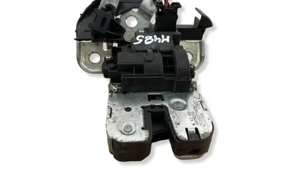 Volkswagen Jetta VI Loading door lock 5C6627505B 166984 3029350