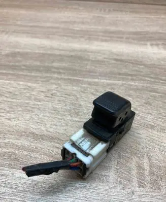 Subaru Forester SG Electric window control switch 83071AE040
