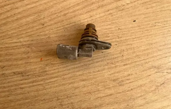 Volkswagen Golf V Camshaft position sensor 030907601D