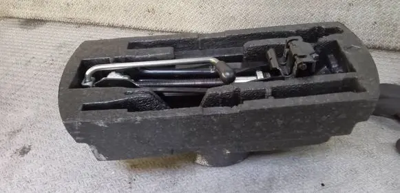 Volkswagen Jetta V Lift Jack 1K0011031C