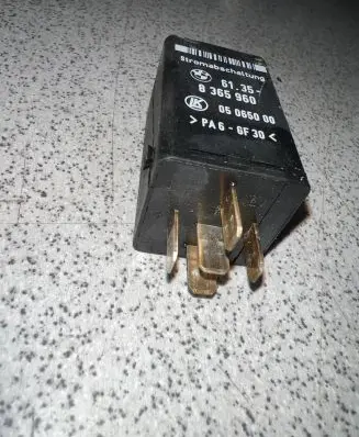 BMW 5 E39 Other relay 8365960