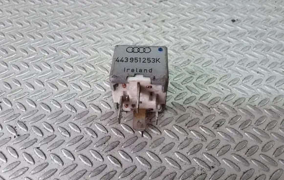 Volkswagen PASSAT B5 Other relay 443951253K