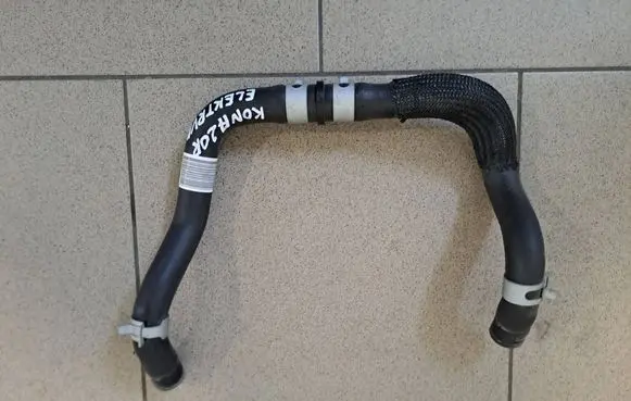 Engine coolant pipe/hose