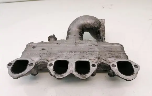 Volkswagen PASSAT B5 Intake manifold 038129713AB