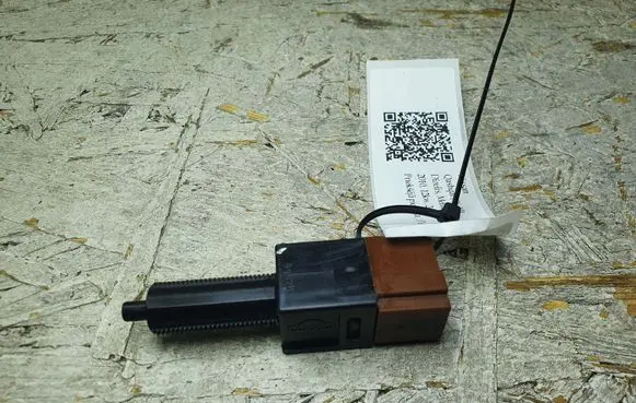 Nissan Qashqai Brake pedal sensor switch 89020